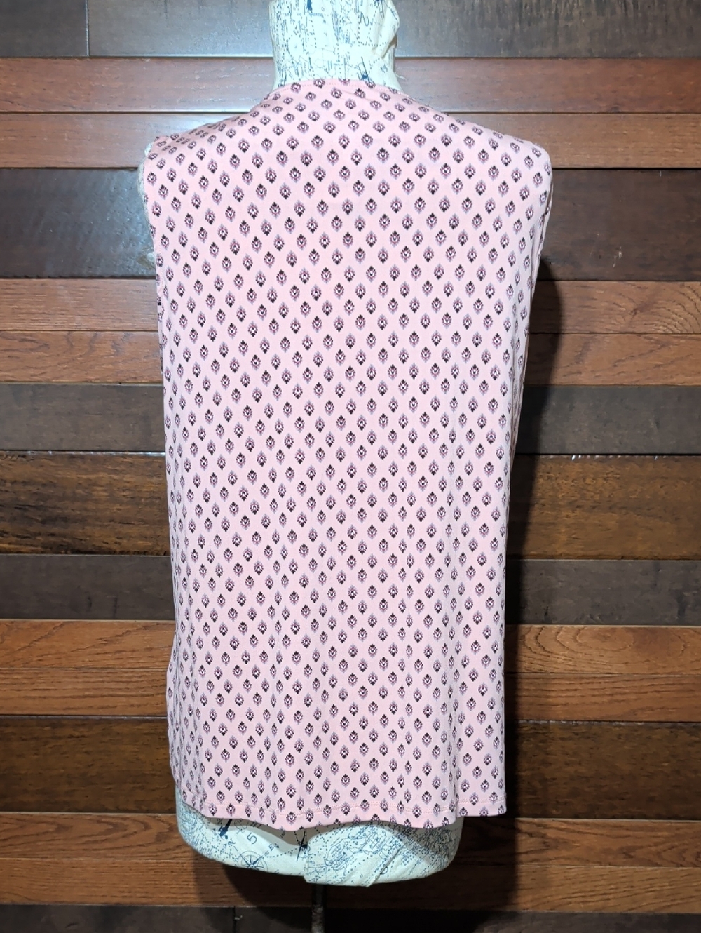 croft & barrow Pink Printed V-Neck Sleeveless Blouse - Picture 8 of 9